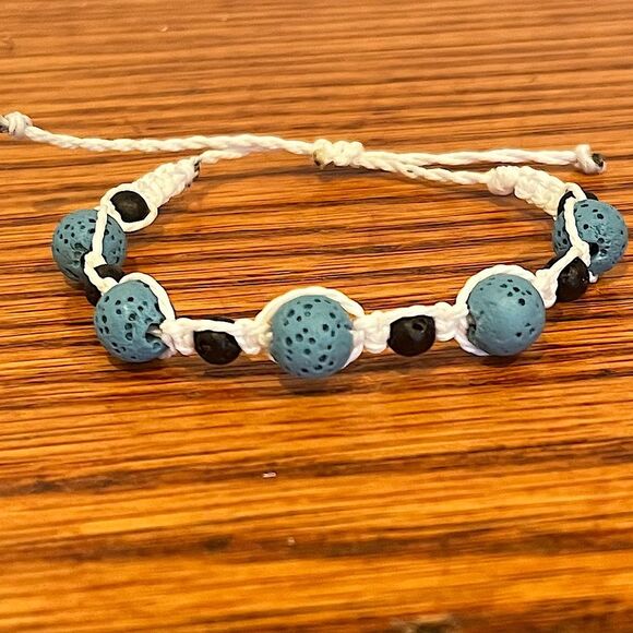 NEW Blue & Black Beaded Macrame Handmade Adjustable Beaded Bracelet - Picture 1 of 6